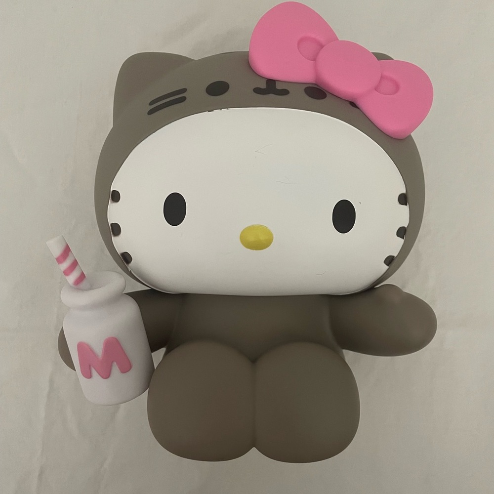 Sanrio Hello Kitty x Pusheen piggy bank (Great condition,like new)